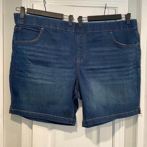 NWT Terra & Sky Size 4X Elastic Waist Split Hem Dark Wash Denim Jean Shorts - Picture 1 of 11